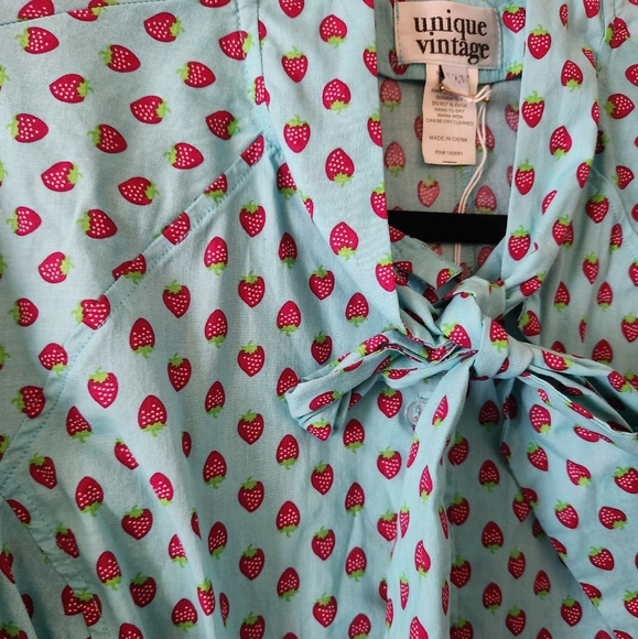 Unique Vintage light blue strawberry print button up top size 1X women's - Picture 7 of 8